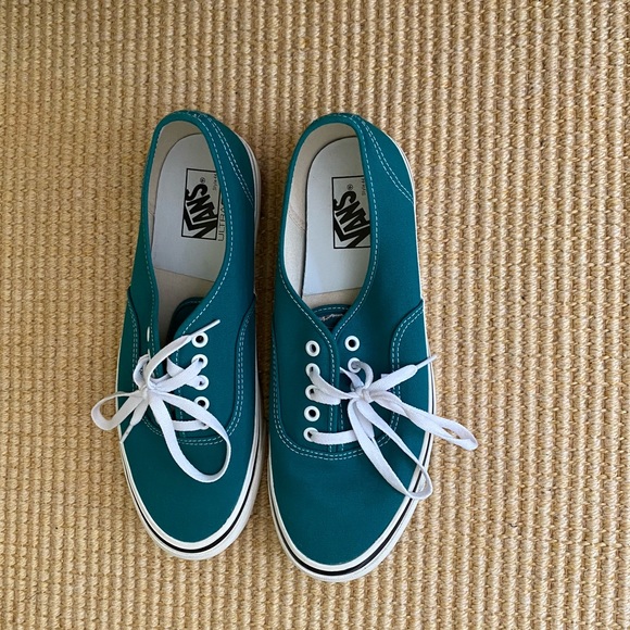 Vans - Picture 3 of 4